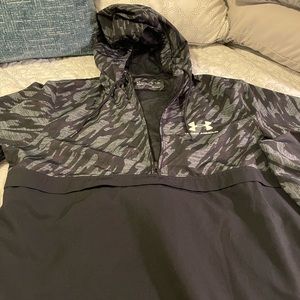 Under Armor Black And Grey Camouflage Rain Jacket | Wind Breaker